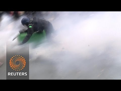 french students police clash