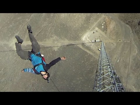 jumper climbs 1500 ft antenna without safety rope