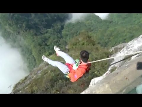 spidermen clean 1400 meter high glass skywalk